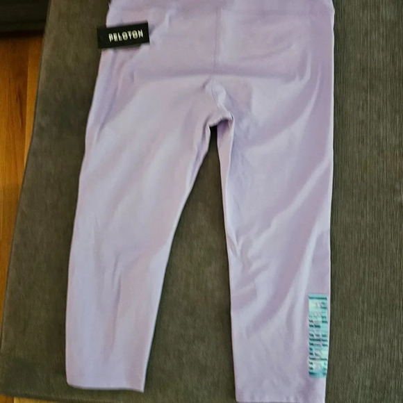 NWT Peloton Women's Purple High Rise Elastic Waist Capri Legging Size large - Picture 9 of 10